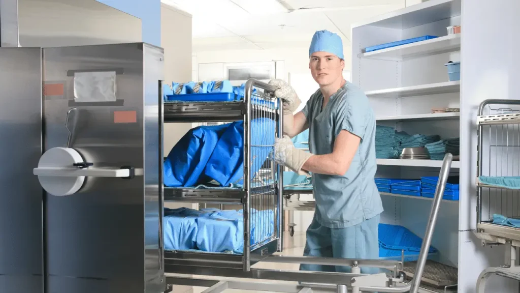 Homem em ambiente hospitalar