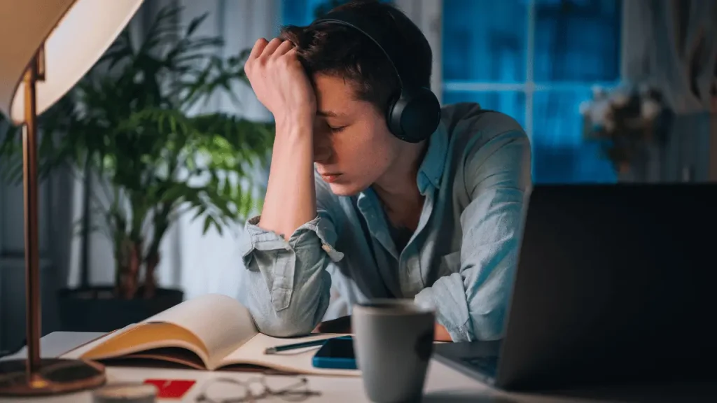 Fui demitido com Burnout, e agora? Confira seus direitos! Homem com burnout