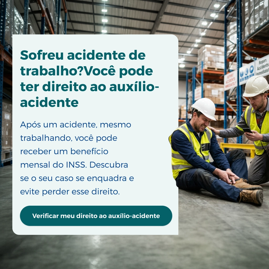 Auxílio-acidente: o que é, quem tem direito e como solicitar Dois homens, um sofreu acidente de trabalho no galpão da indústria