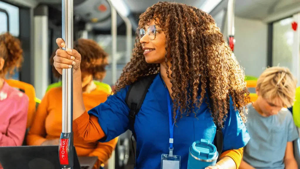 Mulher em ônibus
